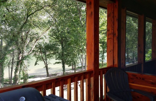 Mountain View Cabin | Beautiful cabin style home backing up on the White River!