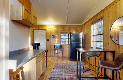 Eureka Springs Cabin | Beautiful cabin in quiet location with lake views, firepit, grill, washer/dryer