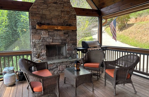 Mineral Bluff Cabin | Beautiful cabin w/mountain views - 3bdrms/2 baths, rec room, wrap around porch