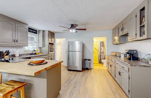 Demorest Cabin | Beautiful cabin with large front porch, river access & peaceful surroundings