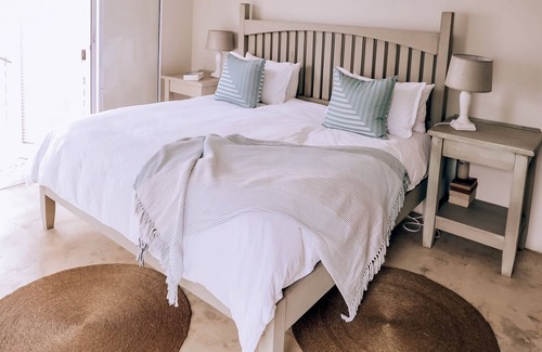 Salt Rock House | Beautiful Californian style Beach House overlooking the Indian Ocean.