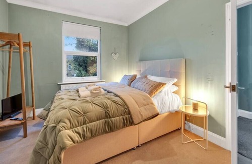 Westcliff-on-Sea House | Beautiful, Calming Home – Stylish and Very Spacious