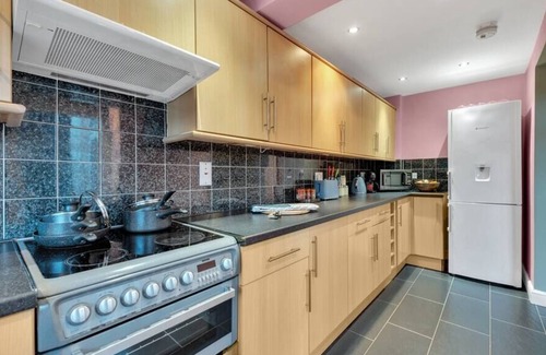 Westcliff-on-Sea House | Beautiful, Calming Home – Stylish and Very Spacious