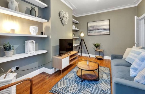 Westcliff-on-Sea House | Beautiful, Calming Home – Stylish and Very Spacious
