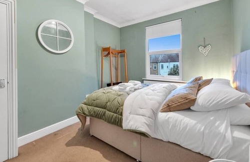 Westcliff-on-Sea House | Beautiful, Calming Home – Stylish and Very Spacious