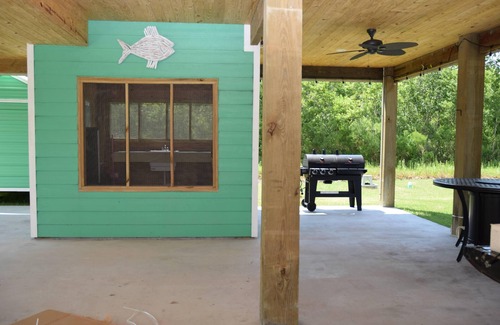 Hackberry House | Beautiful Canalfront in Hackberry. Minutes to Beach, Calcasieu Lake & Casinos!