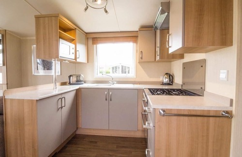 Hopton on Sea House | Beautiful caravan for to hire at Hopton Haven park in Norfolk ref 80027T