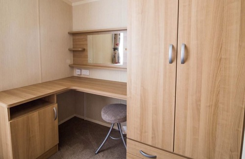 Hopton on Sea House | Beautiful caravan for to hire at Hopton Haven park in Norfolk ref 80027T