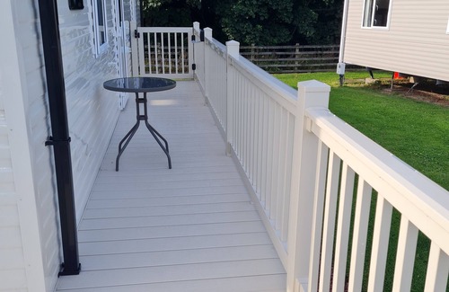 Dunbar House | Beautiful caravan with patio doors leading to decking 10 mins drive to Dunbar