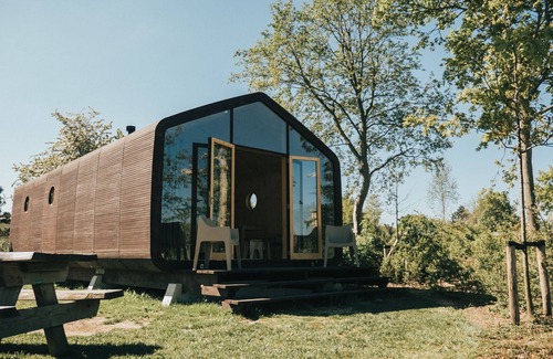 Ouddorp Cottage | Beautiful cardboard cabin at a holiday park in the seaside resort of Ouddorp
