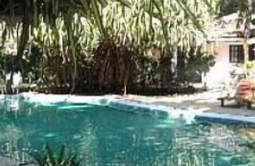 Palm Beach Estates Villa | Beautiful Casa Mambo; beach/pool/surf/wi-fi/cable-tv/ac