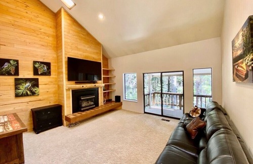 Incline Village House | Beautiful Cathedral Ceiling Townhome next to the Golf Course!
