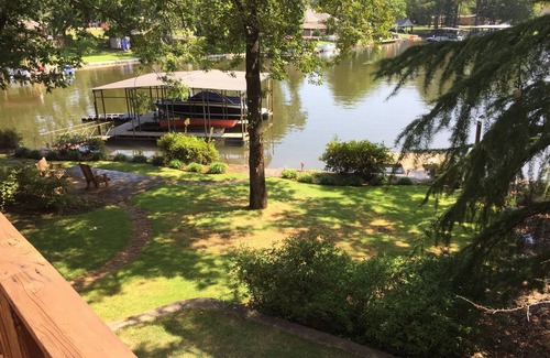 Piney House | Beautiful Cedar Cabin Connection on Lake Hamilton