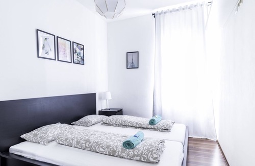 Rudolfsheim-Funfhaus Apartment | Beautiful Central Apartment,Next To U-Station with Inner Garden