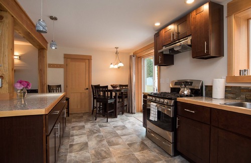 Courtenay House | Beautiful Central Comox Valley Home