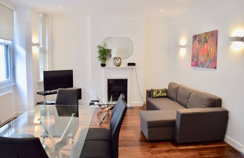 Stratford and New Town Apartment | Beautiful Central London Apartment (FS2 II)