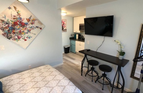 East San Mateo Apartment | Beautiful centralized home away from home