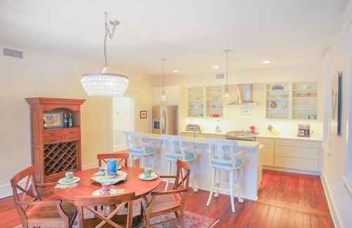 Historic Downtown Savannah Apartment | Beautiful, Centrally Located, Design District Apartment by Lucky Savannah