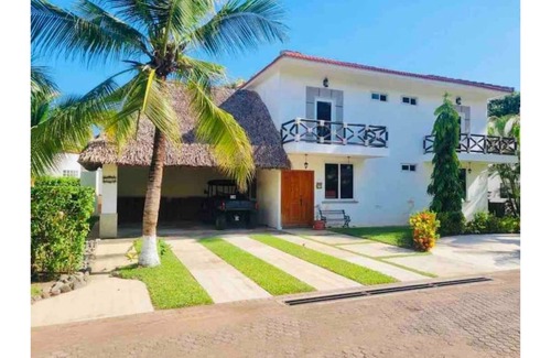 Puerto San Jose Villa | Beautiful Chalet Puerto San Jose, beach private pool 5 bedrooms 5 parking spaces