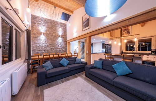 Les Carroz-d'Araches Ski Chalet | Beautiful chalet & apartment - great location close to piste, gondola and town