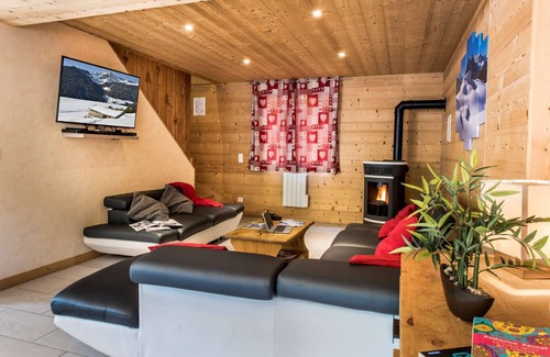 Le Bettaix Ski Chalet | Beautiful chalet Snow Angel -150m from the lift