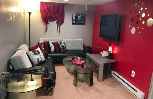 Long Pond Ski Chalet | Beautiful Chalet with Hot Tub & Sauna in Poconos