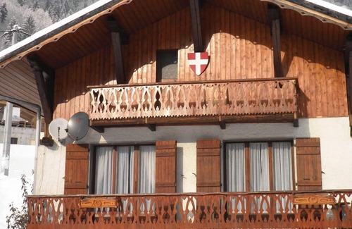 Villard-sur-Doron Ski Chalet | BEAUTIFUL CHARMING SAVOYARD CHALET , 3 * WIFI