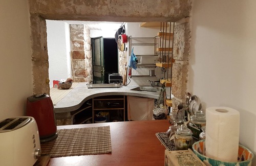 Nachlaot Apartment | Beautiful Charming Authentic Stone Built Home