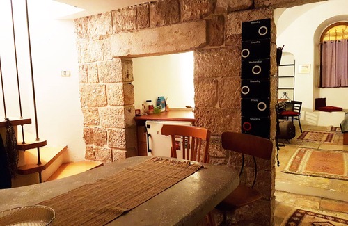 Nachlaot Apartment | Beautiful Charming Authentic Stone Built Home