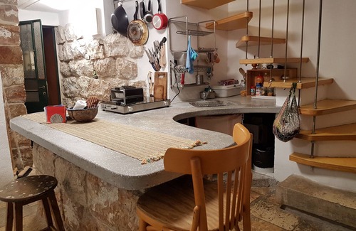 Nachlaot Apartment | Beautiful Charming Authentic Stone Built Home