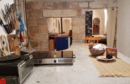 Nachlaot Apartment | Beautiful Charming Authentic Stone Built Home