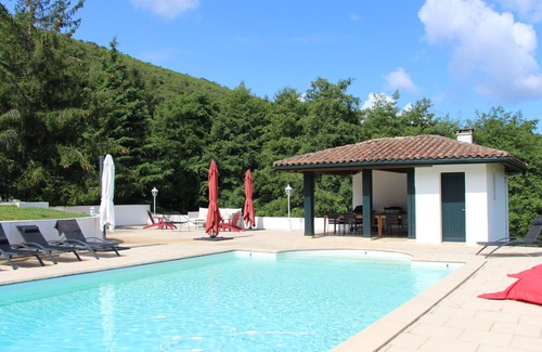 Urrugne House | Beautiful charming house with swimming pool