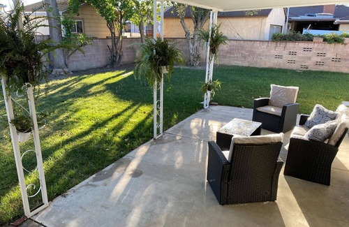 Reseda House | Beautiful charming private home in Reseda