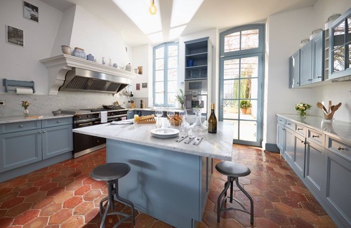Sorgues Villa | Beautiful Chateau rental in Provence