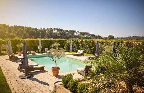 Sorgues Villa | Beautiful Chateau rental in Provence