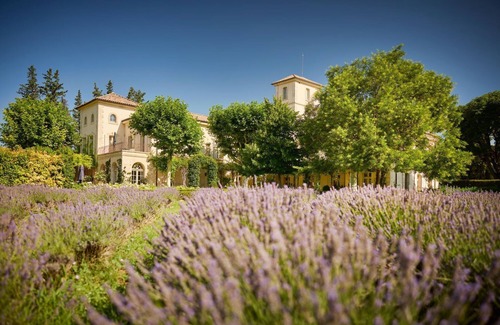 Sorgues Villa | Beautiful Chateau rental in Provence