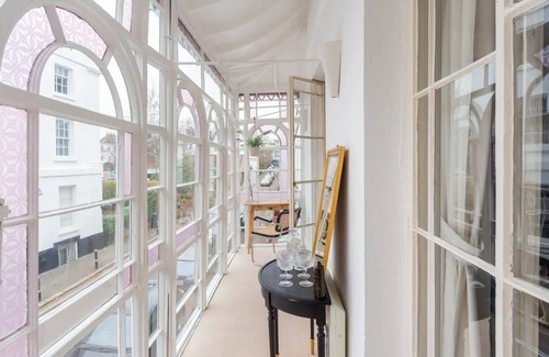 Exeter Apartment | Beautiful City Centre Flat With Parking