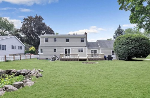 Stamford House | Beautiful & clean 3bed/2bath home in quiet Stamford downtown neighborhood