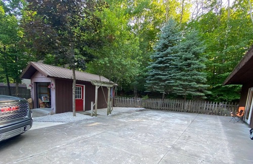 Boyne City House | Beautiful clean family friendly cabin close to everything! 5 star reviews!