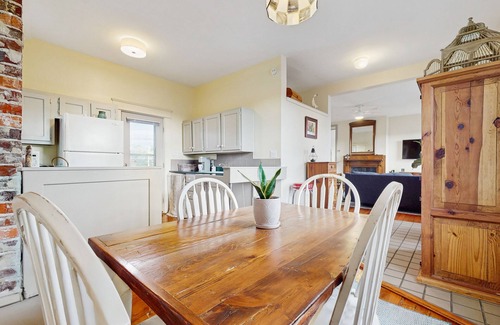 River District House | Beautiful coastal home with private back yard and close to downtown attractions