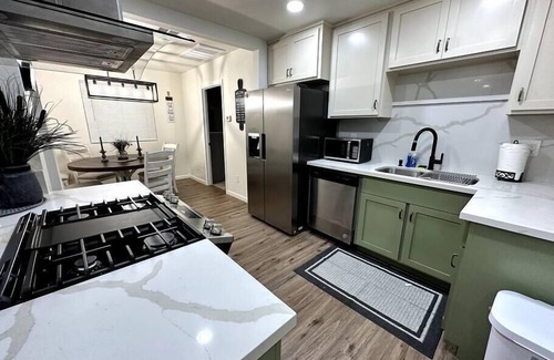 Lemoore House | Beautiful. Comfortable. Clean.