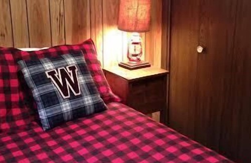 Stambaugh Ski Chalet | Beautiful, Comfy, Rustic Ski Chalet Steps From Ski Brule Mountain - LEFT side