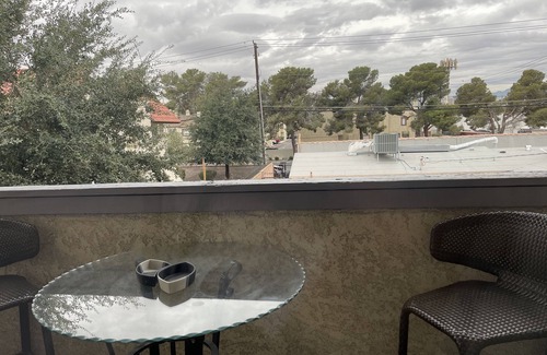 Paradise Condo | Beautiful condo 2bedrooms and 2bath ! Very Close to Las Vegas Strip and Airport