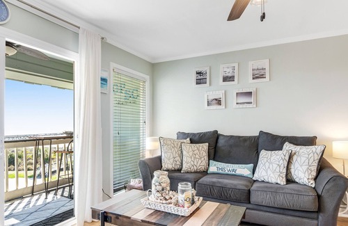 Isle of Palms Villa | Beautiful condo in beachfront complex with pool, central AC & balcony