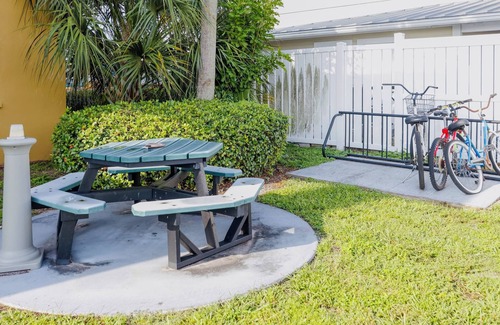 Dunedin Apartment | Beautiful Condo in Dunedin. 5 min from the beach!