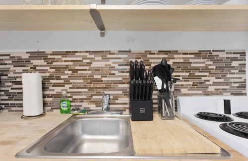 Southmoreland Apartment | Beautiful Condo In Historic Triplex! 11