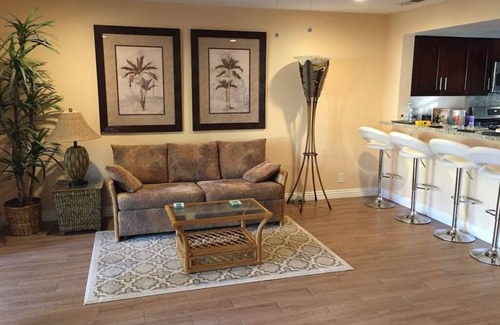 Racquet Club Estates Condo | Beautiful Condo in gated desert oasis community in the Heart of Palm Springs