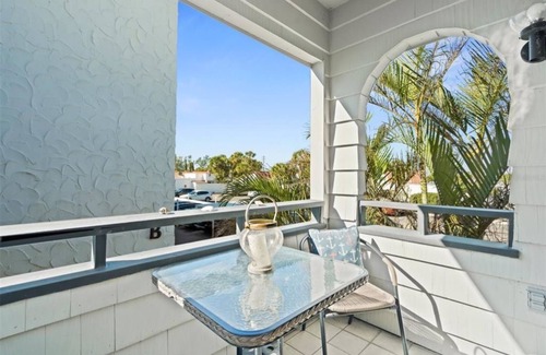 Venice Condo | Beautiful Condo just steps from the pool and beach.