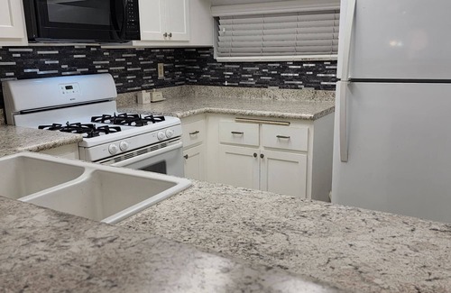 Franklin Condo | Beautiful condo just 4 minutes from the beach!