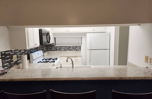 Franklin Condo | Beautiful condo just 4 minutes from the beach!
